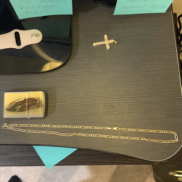 Beautiful 2 piece Deal Chain & pendent - Picture 2 of 3